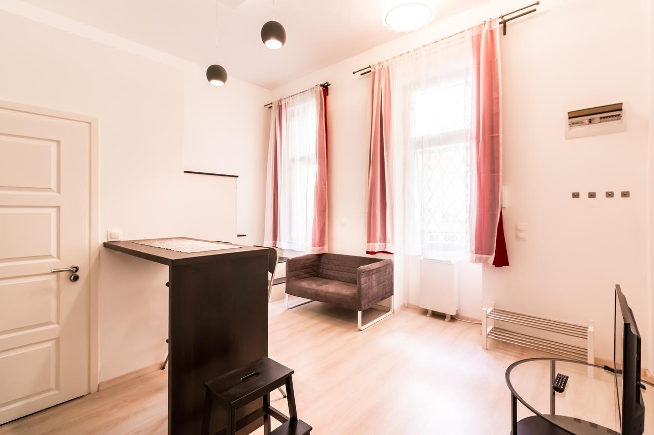 Mickey'S Flat Close To Budapest Whale Apartment Exterior photo